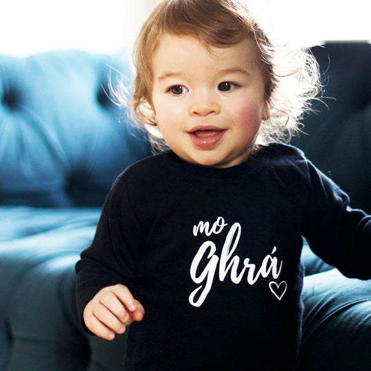 Mo Ghrá (White on Black)
