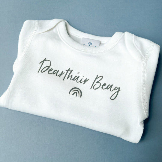 Deartháir Beag / Little Brother