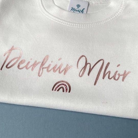 Deirfiúr Mhór / Big Sister