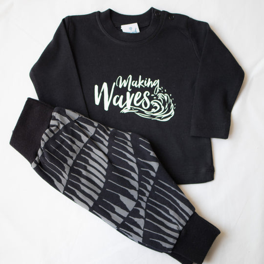 Making Waves (Black)